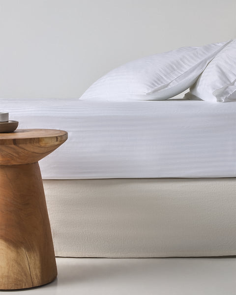 Ξενοδοχειακό Βαμβακοσατέν Σεντόνι Flat  με Ρίγα 1cm Sevenstars