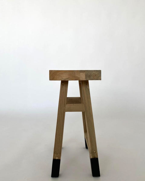 Σκαμπώ Teak με Μαύρα Πόδια New Antik 42x25x54cm